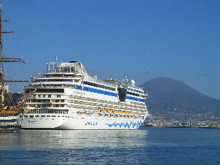 Kreuzfahrten AIDA Diva mit Vesuv Italien